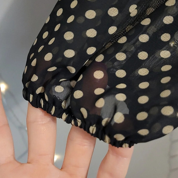 H17-NEW YORK & COMPANY WOMENS SIZE SMALL LONG SLEEVE OPEN SHOULDER TOP - Picture 5 of 6